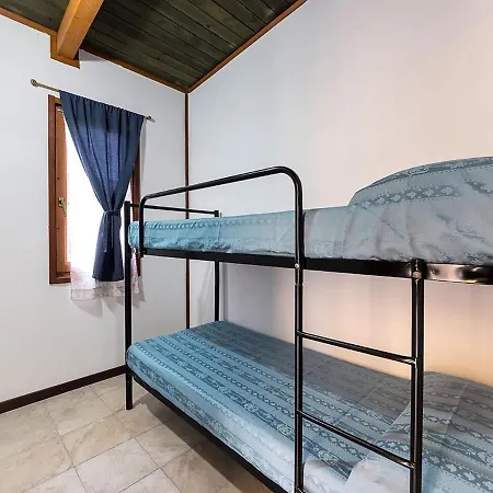 Dom wakacyjny Inviting Mobile Home In Sorso With Garden Sorso