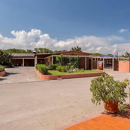 Dom wakacyjny Inviting Mobile Home In Sorso With Garden Sorso